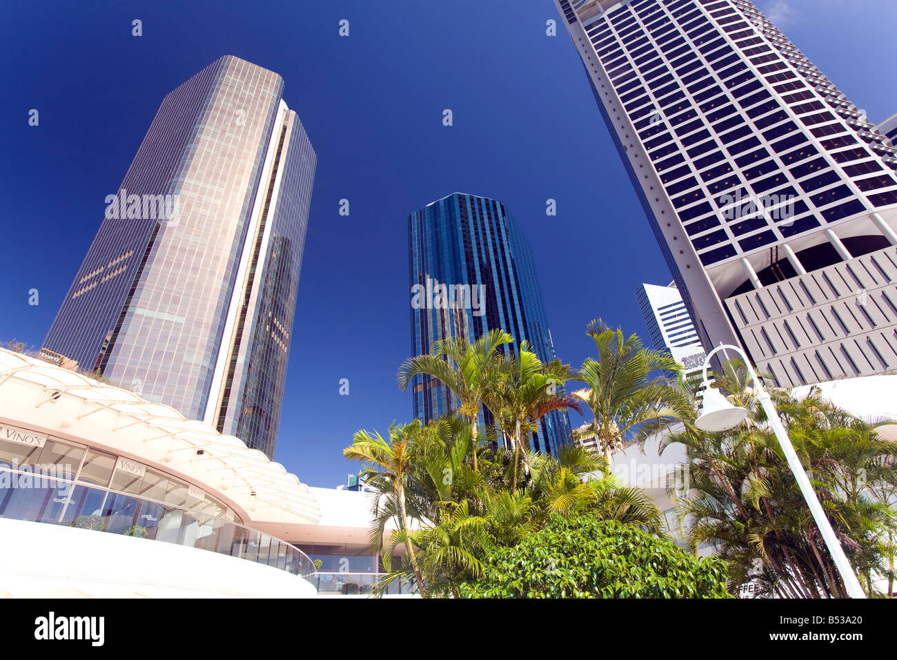 À la recherche de gratte-ciels dans le quartier des affaires de brisbane, queensland, australie Banque D'Images