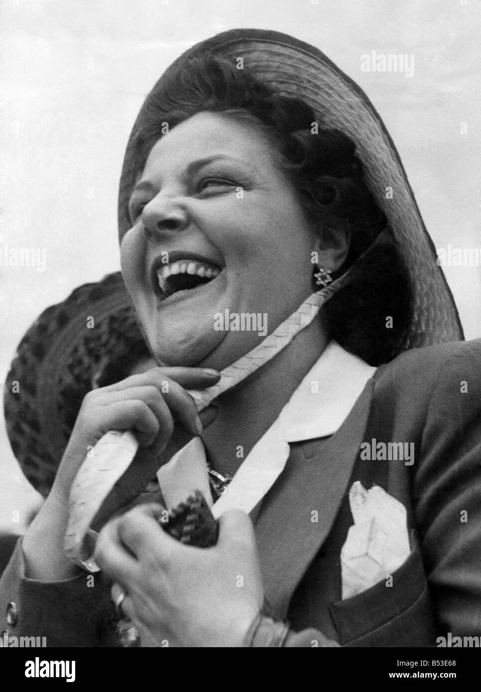 Mme J. Applely femme mineurs au Festival jardins pendant une journée. &# 13 ;&# 10;Juillet 1954 &# 13 ;&# 10;P018184 Banque D'Images