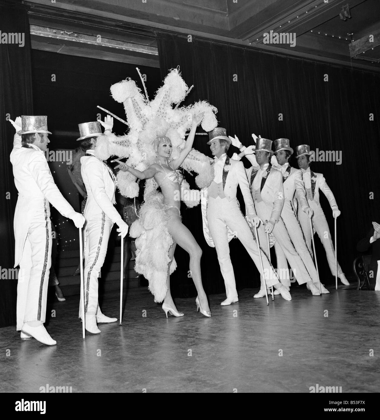 Tirage Photo Argentique Original Années 60 - Danseuse De Cabaret En Collant - 18x24 Cm