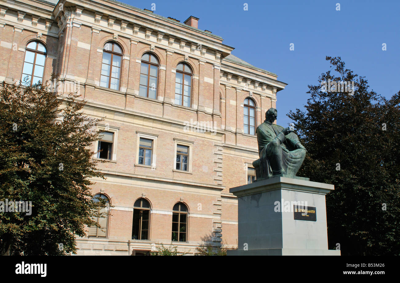 Galerie de Maîtres anciens avec la statue de Juraj Strossmayer Zagreb Croatie Banque D'Images