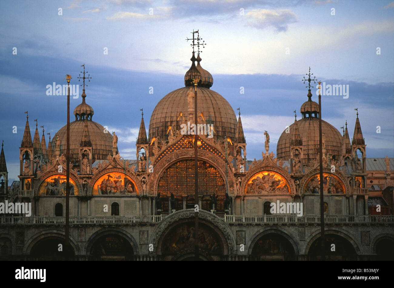 Basilique San Marco dans lumière du soir à Venise Italie Banque D'Images