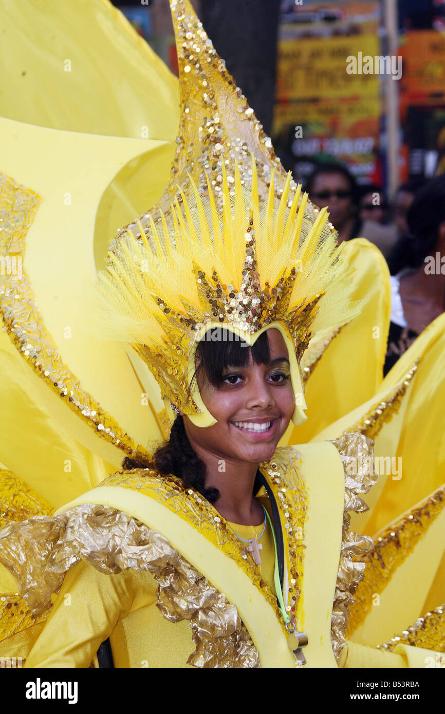 Les touristes à le défilé du carnaval au cours de l'assemblée annuelle sur le carnaval de Notting Hill le 27 août 2007 à Londres, en Angleterre. Le premier Notting H Banque D'Images