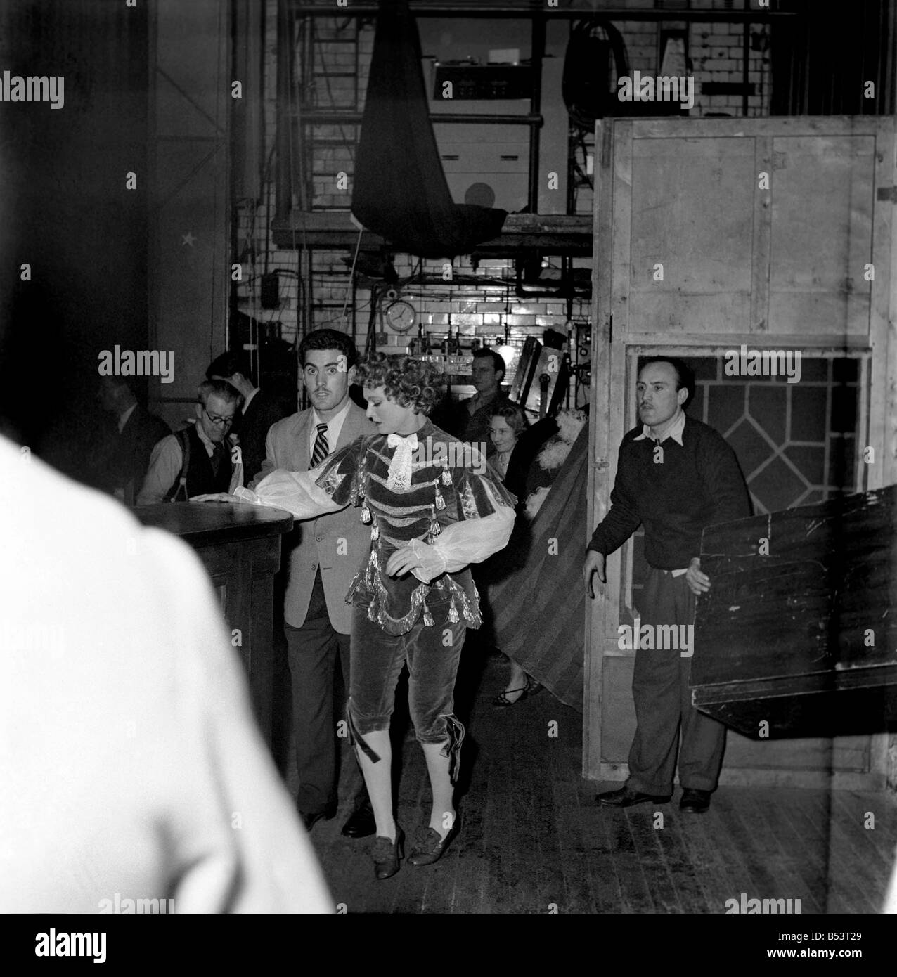 Anna Neagle dans la comédie musicale "jours glorieux". Mars 1953 D1070A Banque D'Images