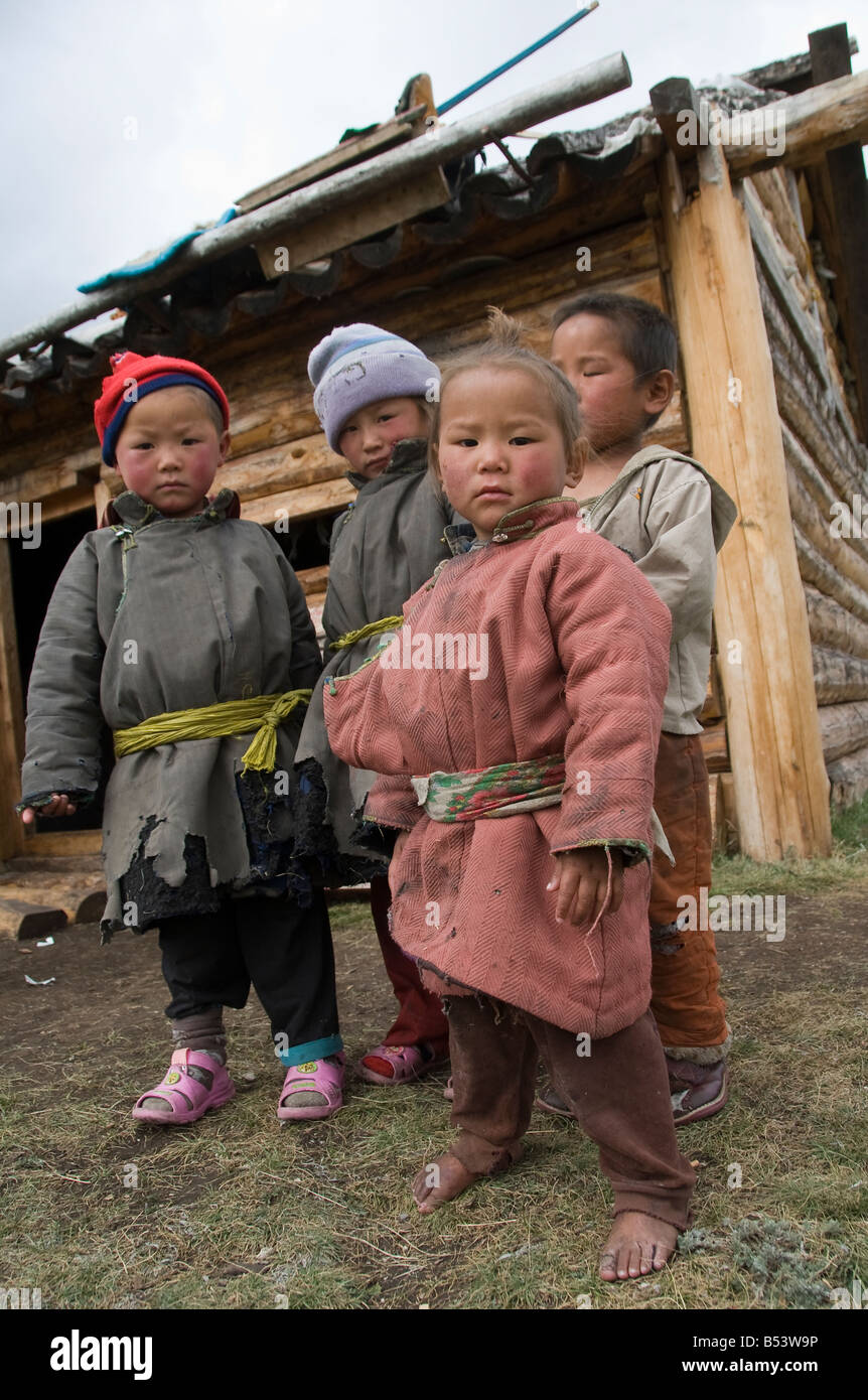 Les enfants dans le Nord de la Mongolie Banque D'Images