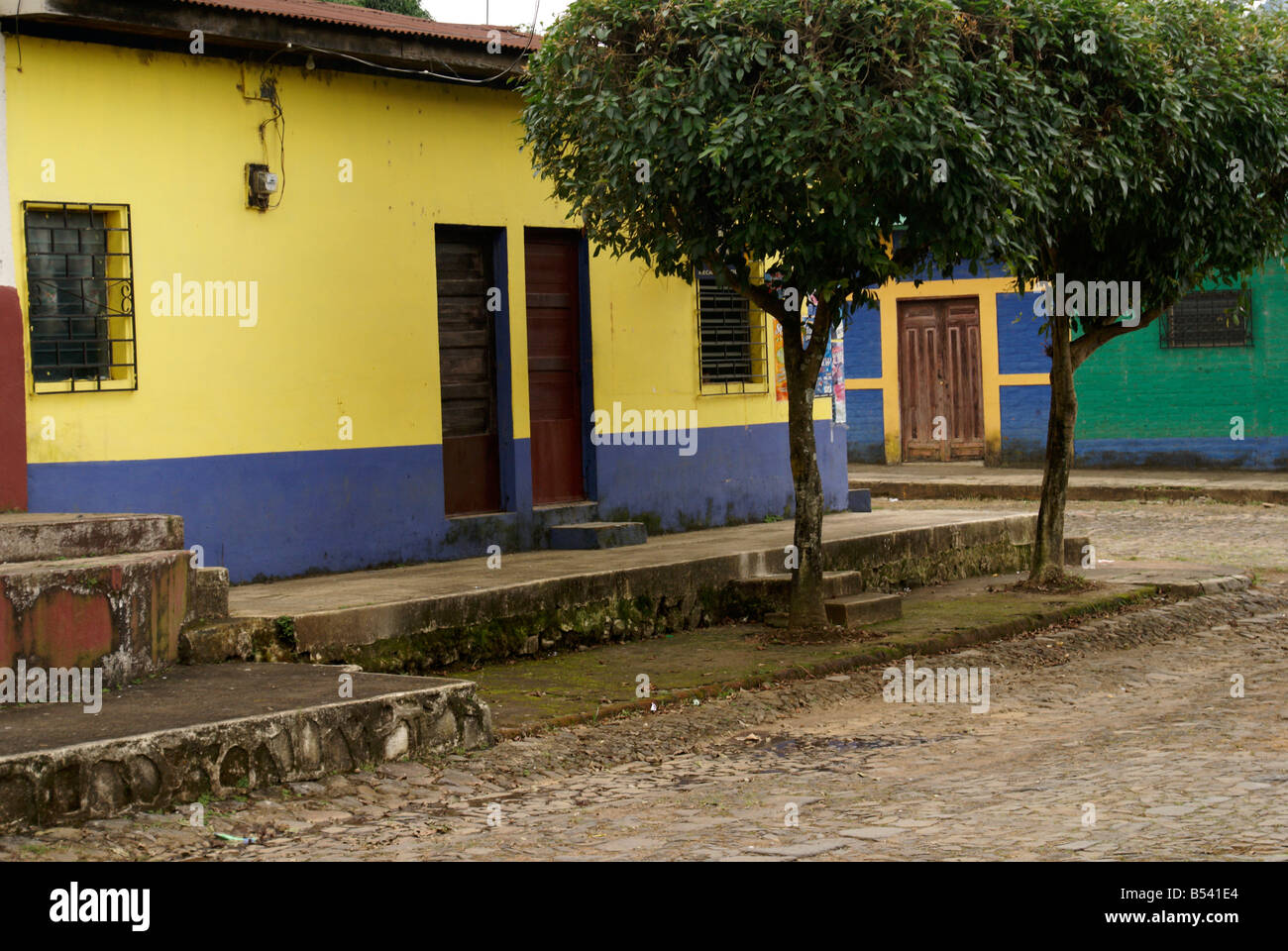Maisons coloniales espagnoles dans le village de Ataco dans l'ouest de l'Amérique centrale, El Salvador Banque D'Images