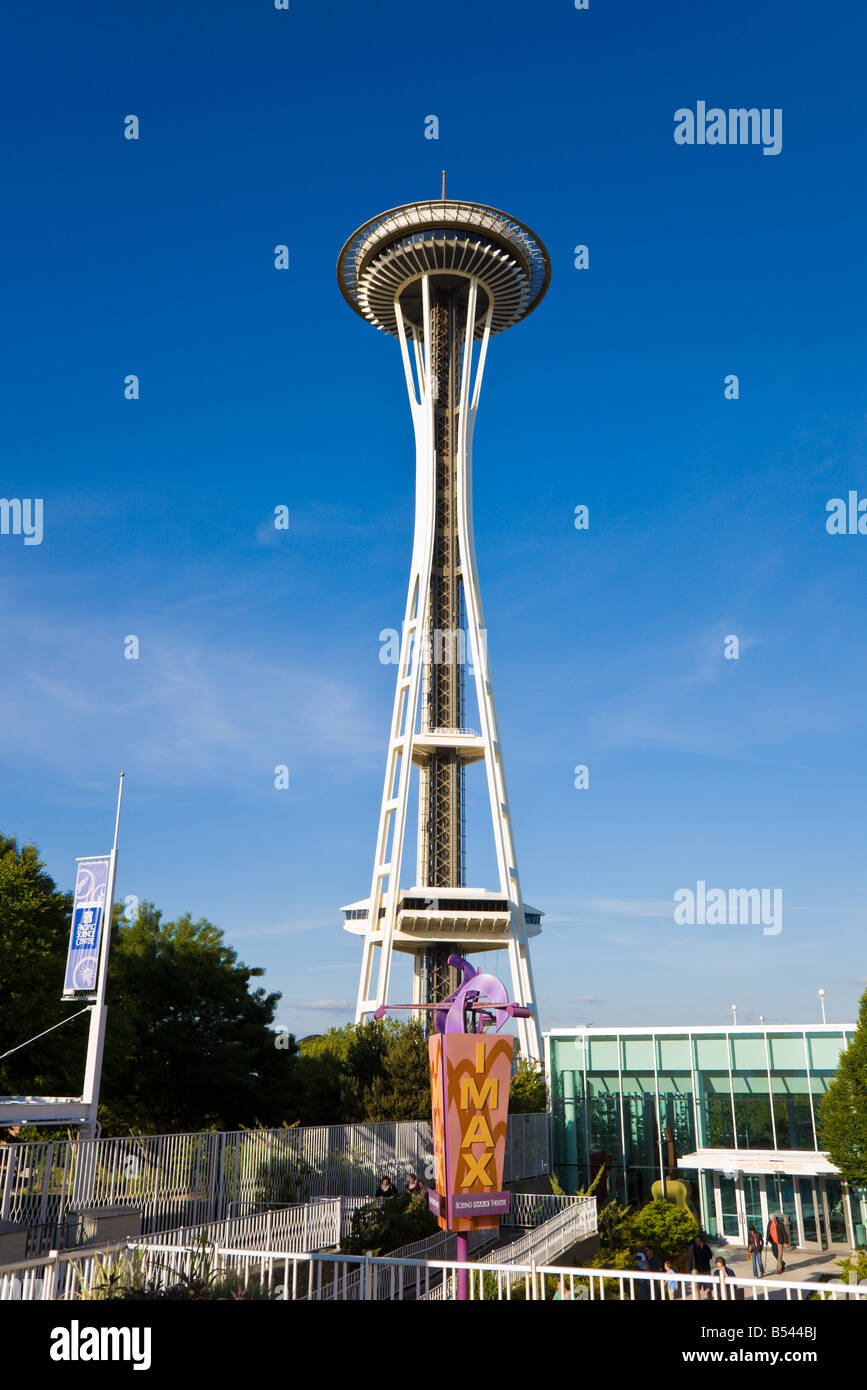 Théâtre IMAX signe devant le Space Needle de Seattle Center, Seattle, Washington Banque D'Images