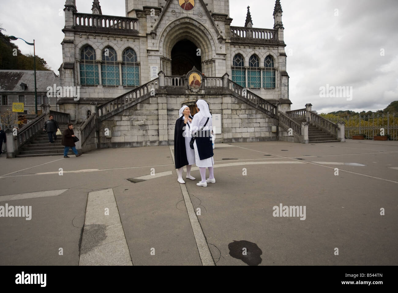 Les nonnes - Lourdes, dans le sud de la France Banque D'Images