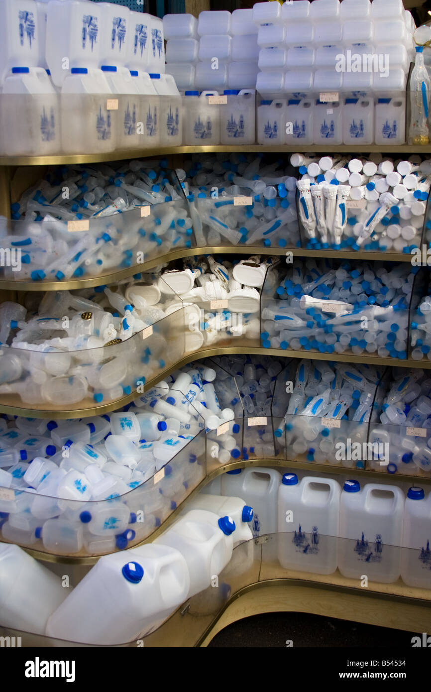 Bouteilles Deau Bénite Lourdes Dans Le Sud De La France