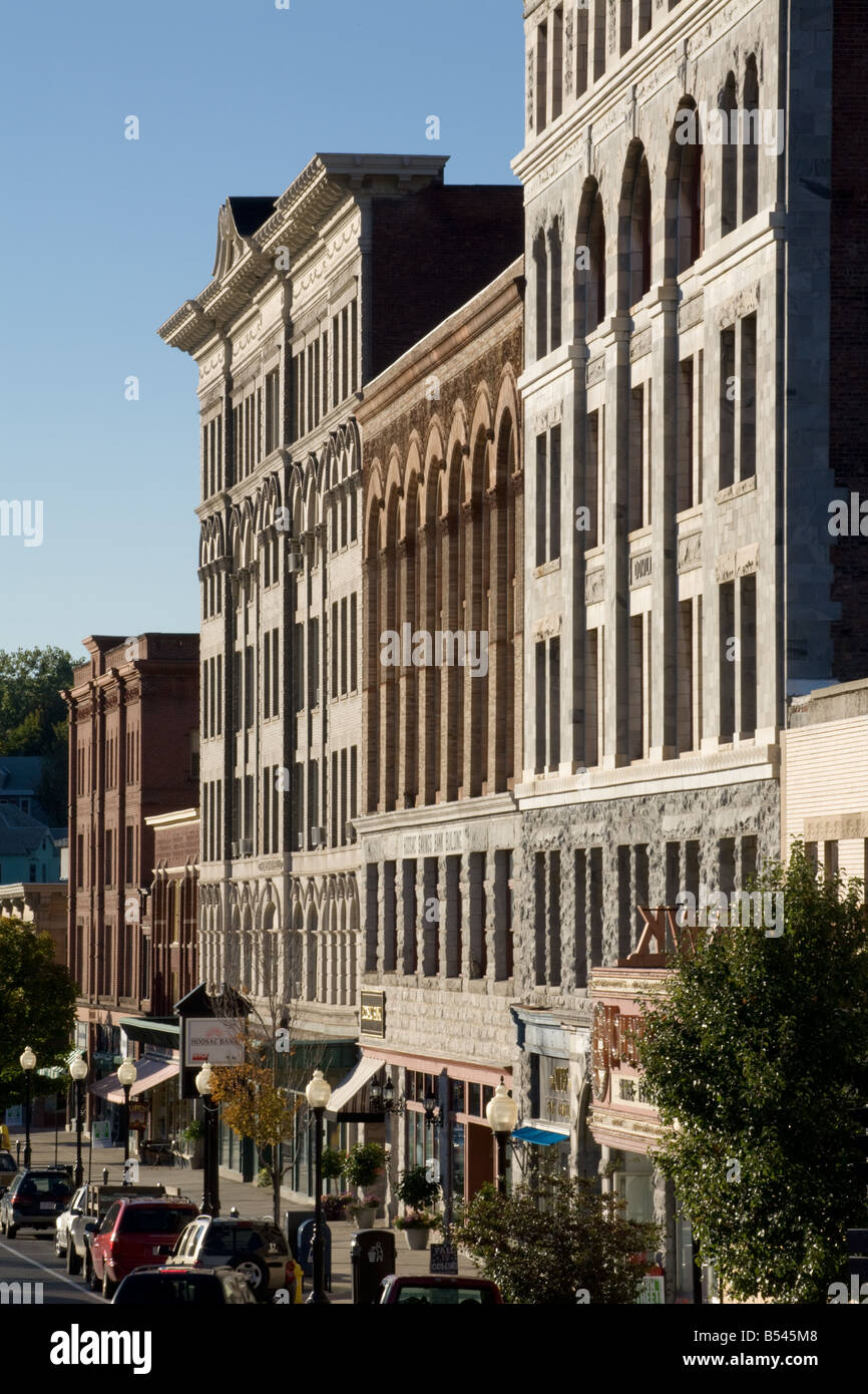 La rue principale du quartier des affaires de North Adams, Massachusetts dans les Berkshires Banque D'Images