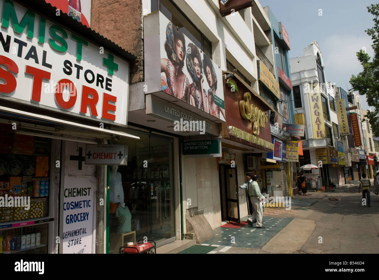 Magasin Benetton dans la colonie de la Défense à New Delhi Photo Stock -  Alamy