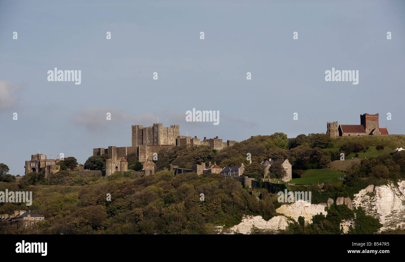 Château de Douvres Kent Falaises Blanches port ferry port protéger Banque D'Images