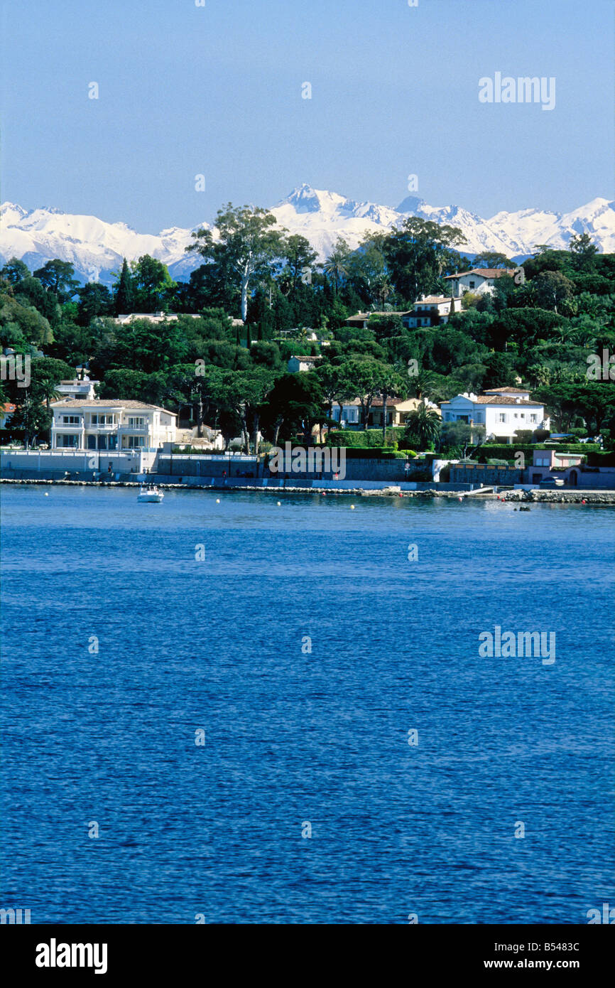 Le Mercantour montagne neige à partir de la côte d'Azur Banque D'Images