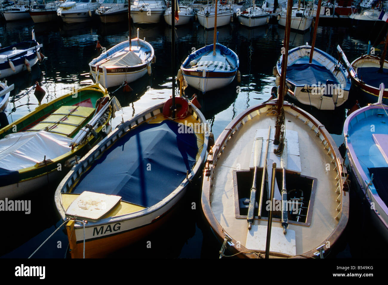 Bateau de pêche traditionnel pointu Banque de photographies et d’images ...