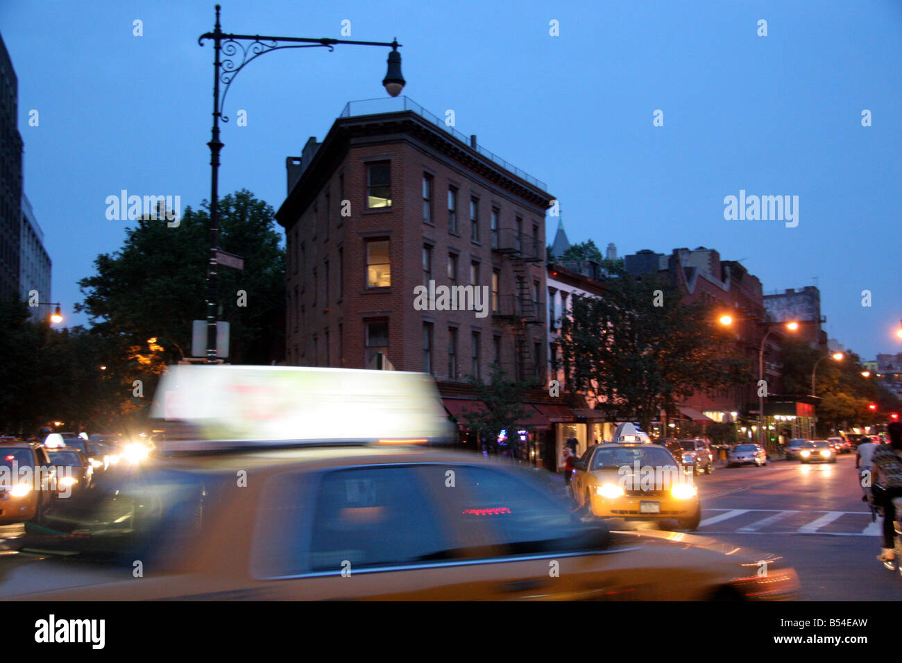 Les taxis jaunes de New York à Greenwich Village, Manhattan Banque D'Images