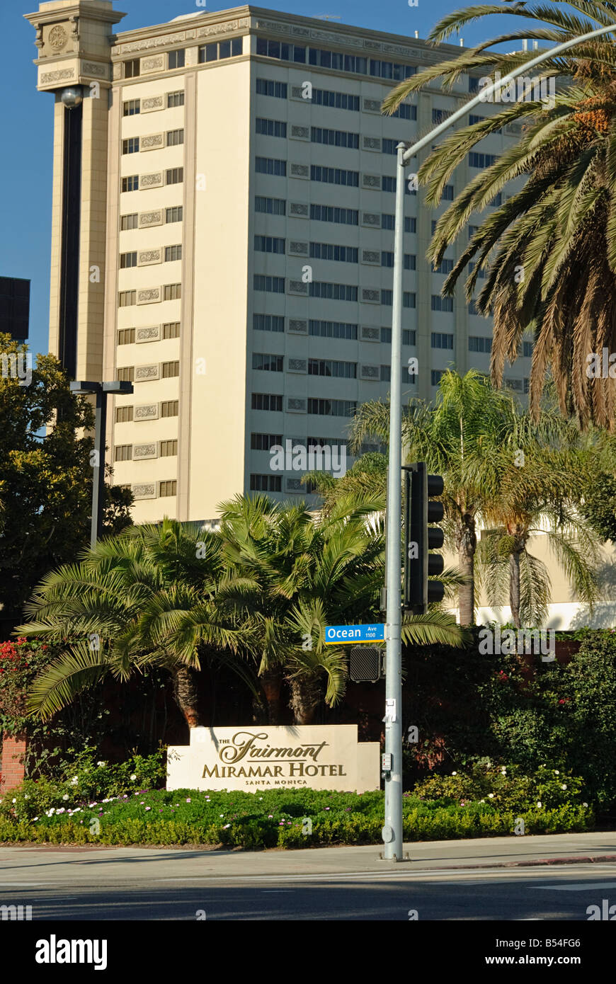 Hôtel de luxe à Santa Monica Beach, Fairmont Miramar offre une vue panoramique, d'élégance et confort moderne Banque D'Images