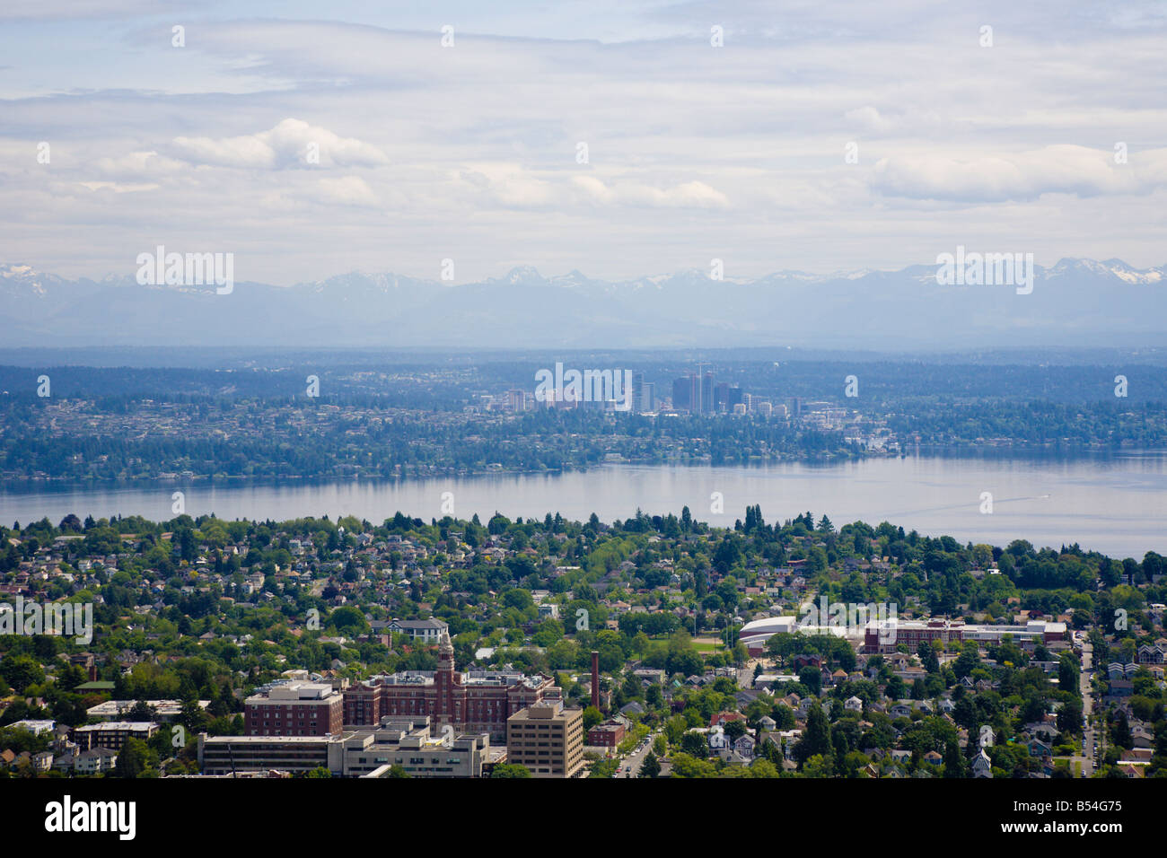 Vue aérienne de Bellevue, Washington, USA prises à partir de la Smith Tower à Seattle Banque D'Images