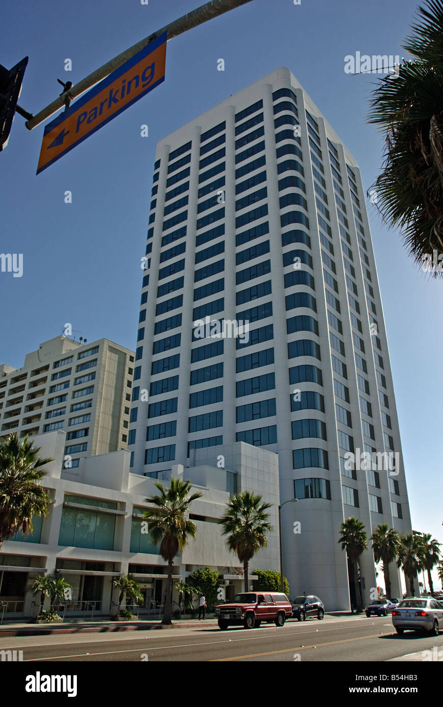 100 Wilshire Building est le plus haut bâtiment de Santa Monica, situé sur une falaise surplombant la plage de Santa Monica Banque D'Images