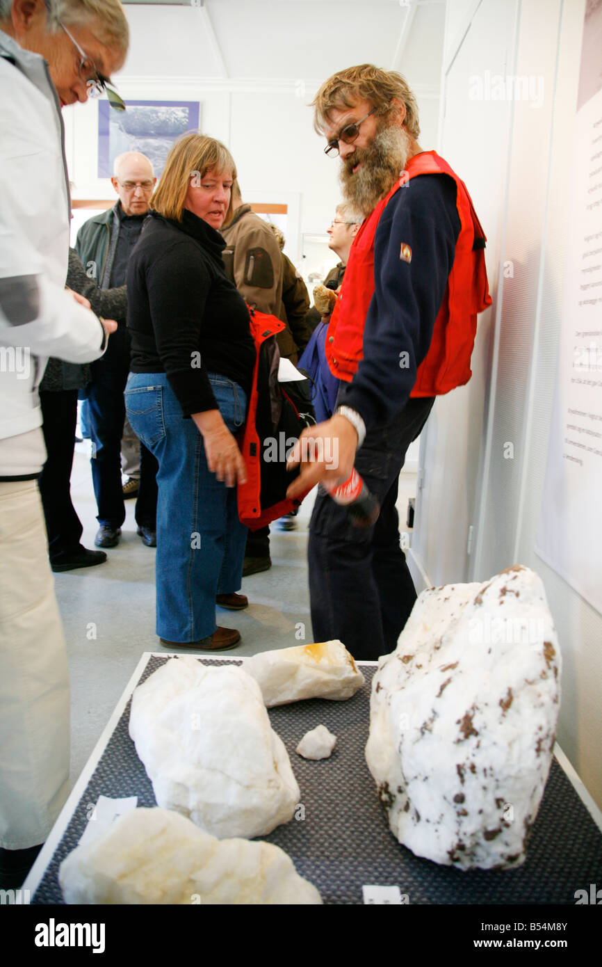 Août 2008 - Les gens au musée géologique à Ivigtut Groenland Banque D'Images