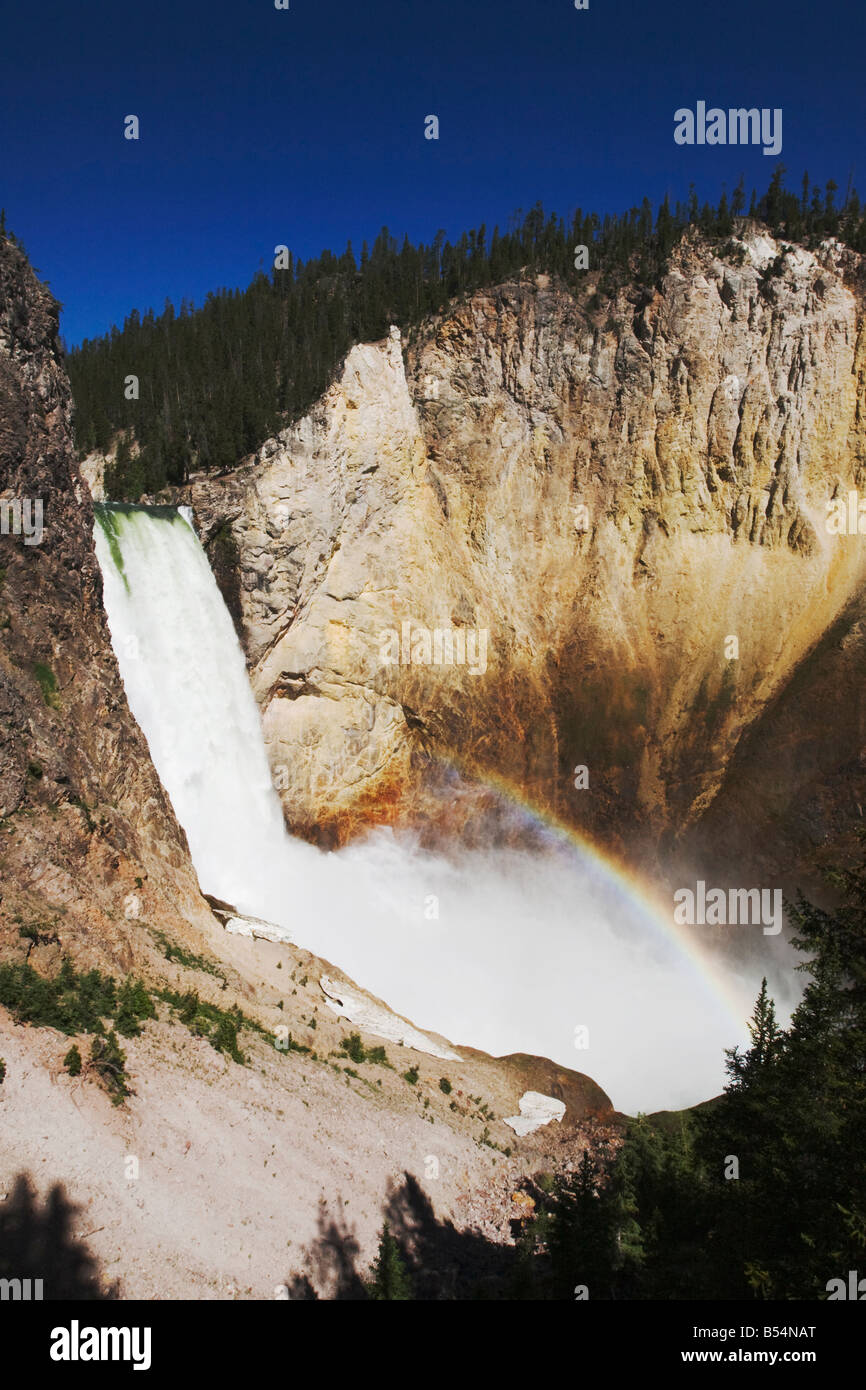Lower Falls avec Rainbow Canyon Village Parc National de Yellowstone au Wyoming USA Banque D'Images