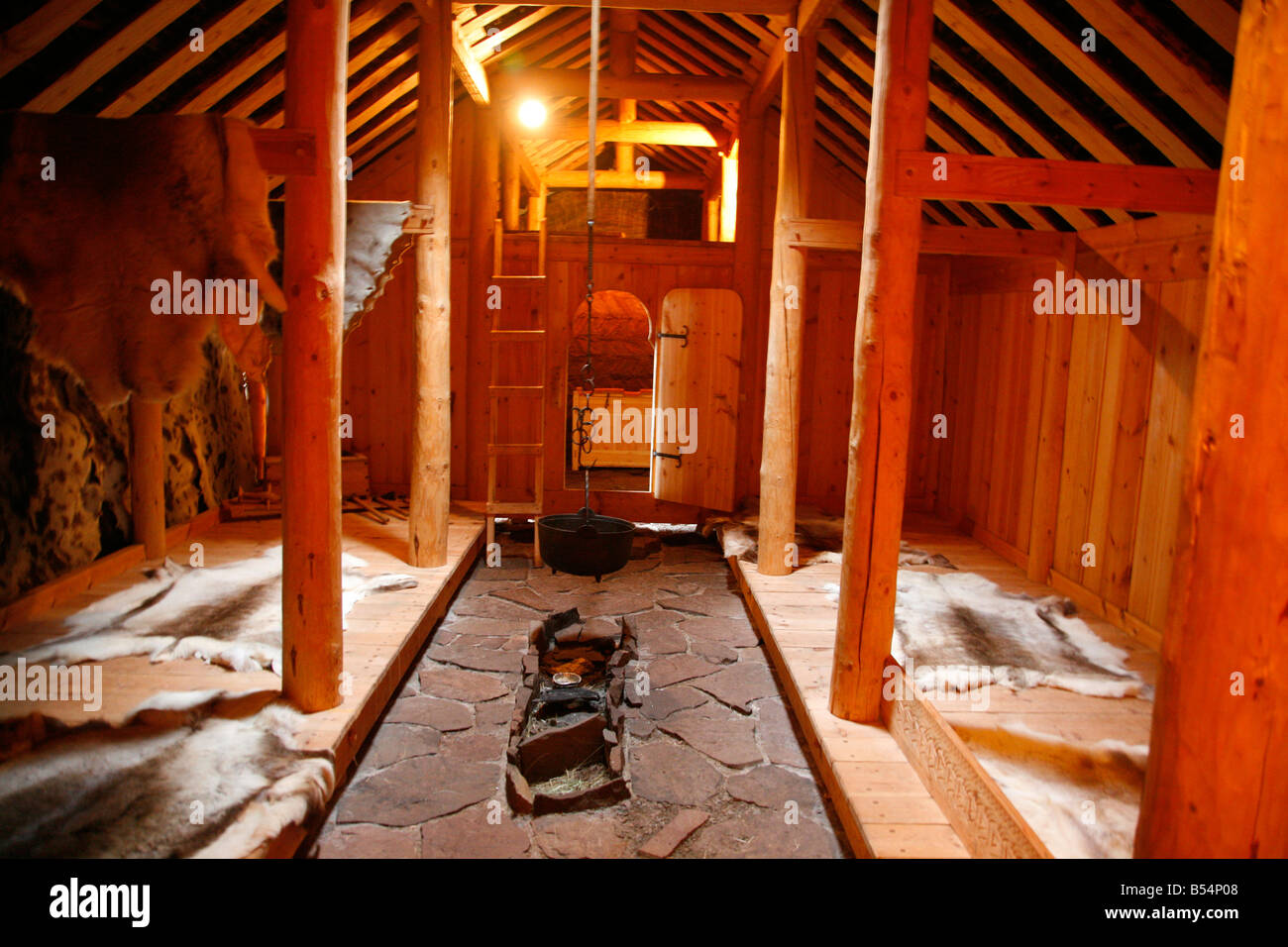 Août 2008 - La longue maison recostructed dans Eriks le premier règlement Brattahlid rouge que l'on appelle aujourd'hui le sud du Groenland Qassiarsuk Banque D'Images