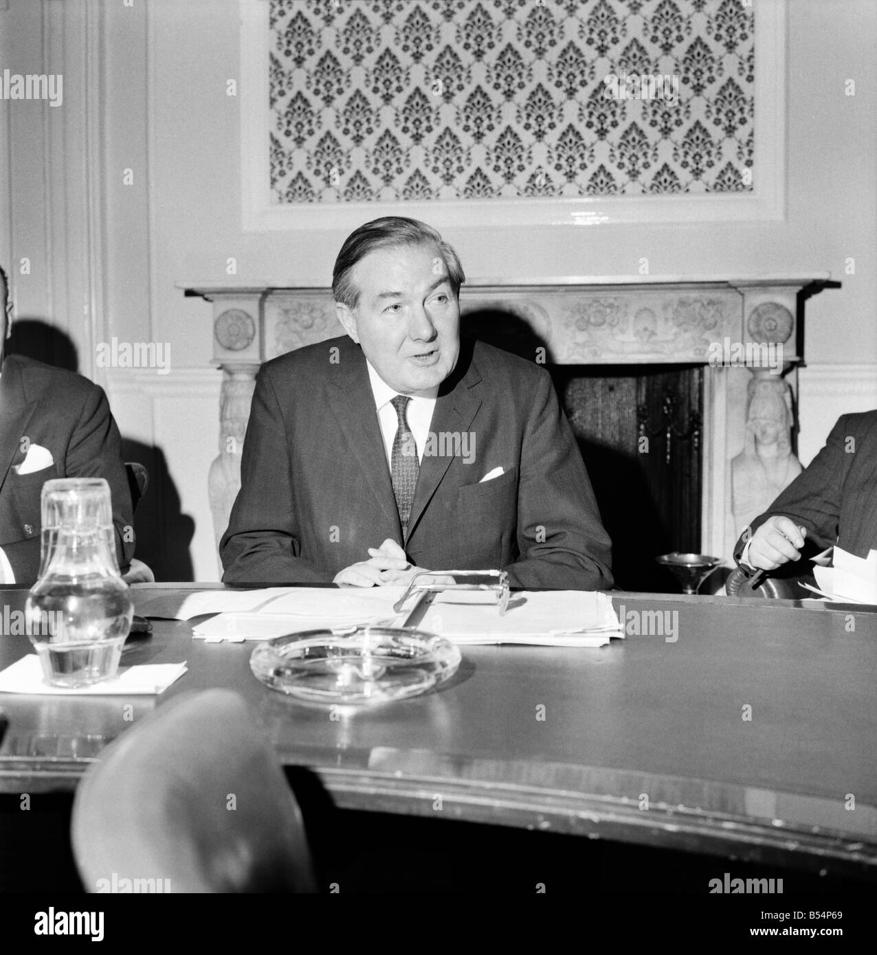 Politique : Aujourd'hui le ministre de l'Intérieur, M. Jim Calliaghan ont rencontré les chefs de police à une conférence pour discuter des plans pour l'avenir le contrôle des foules à la Springbok rugby tour. Novembre 1969 Z141315-001 Banque D'Images