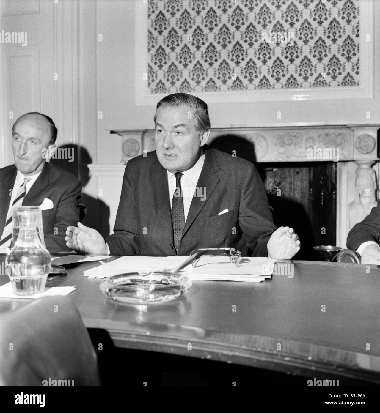 Politique : Aujourd'hui le ministre de l'Intérieur, M. Jim Calliaghan ont rencontré les chefs de police à une conférence pour discuter des plans pour l'avenir le contrôle des foules à la Springbok rugby tour. Novembre 1969 Z141315 Banque D'Images