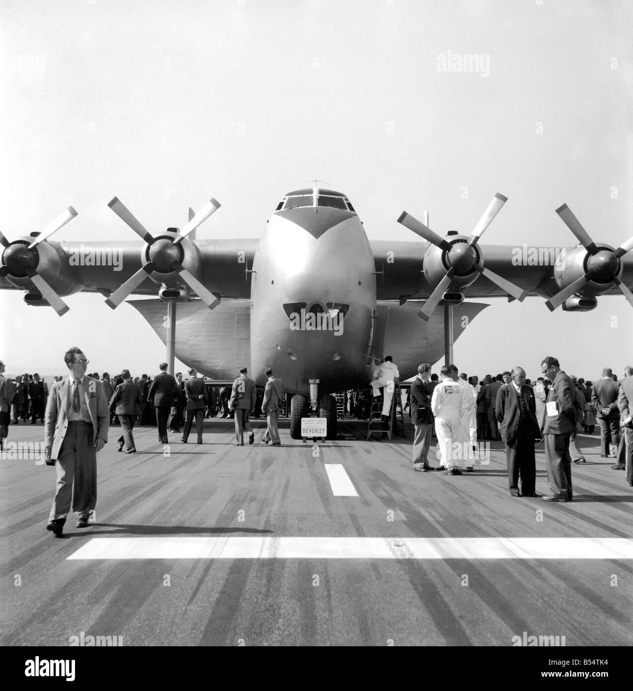 Farnborough Airshow 1953. L'avion de transport militaire Blackburn stationnée sur la piste. Septembre 1953 D5501 Banque D'Images