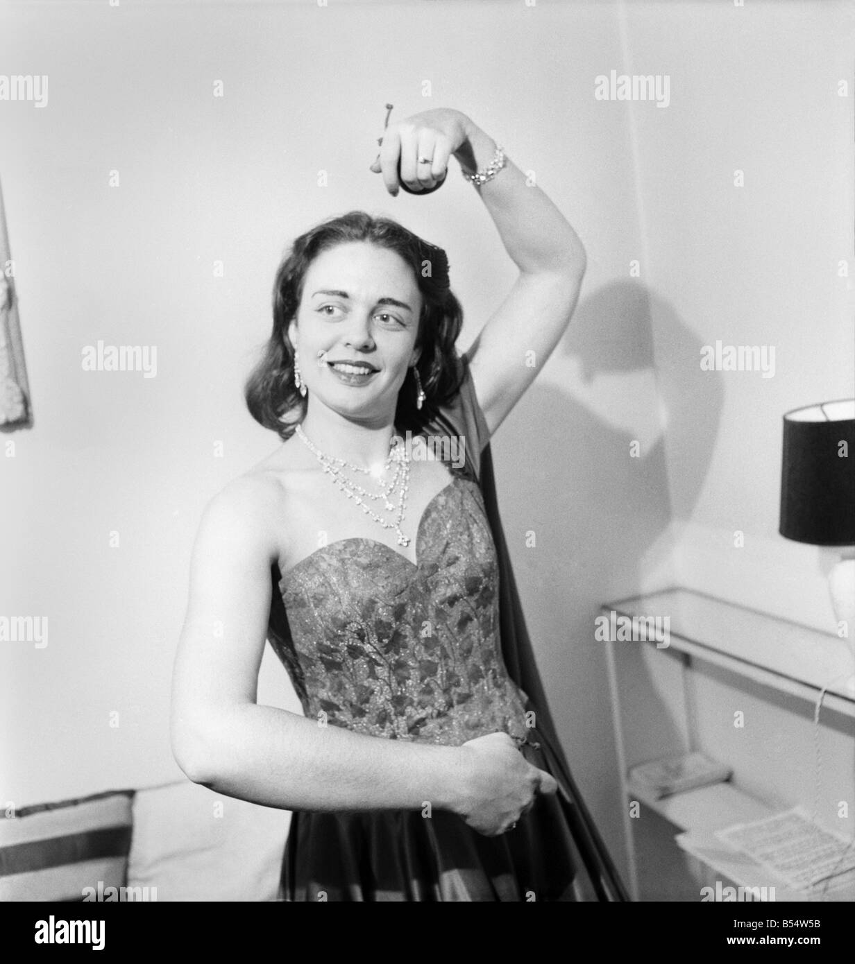 Nell Rankin un mezzo-soprano lyrique.;elle est né à Montgomery, Alabama et a étudié à la Birmingham Conservatory. En 1951 elle fait ses débuts à La Scala, l'Opéra de Vienne et le Metropolitan Opera. En 1953, elle chante au Royal Opera House à Covent Garden et l'Opéra de San Francisco. Elle est vue ici avant ses spectacles à Covent Garden. Vers 1953 D6328-001 Banque D'Images