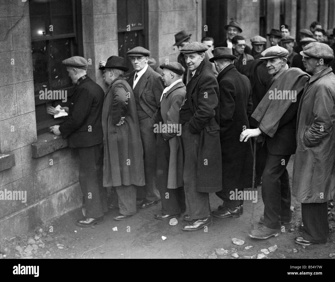 Les mineurs en grève gallois a appelé leur dernière semaine de rémunération à 9 Mile Point Colliery dans onmouthshire', 'Pays de Galles. Mars 1944 Banque D'Images