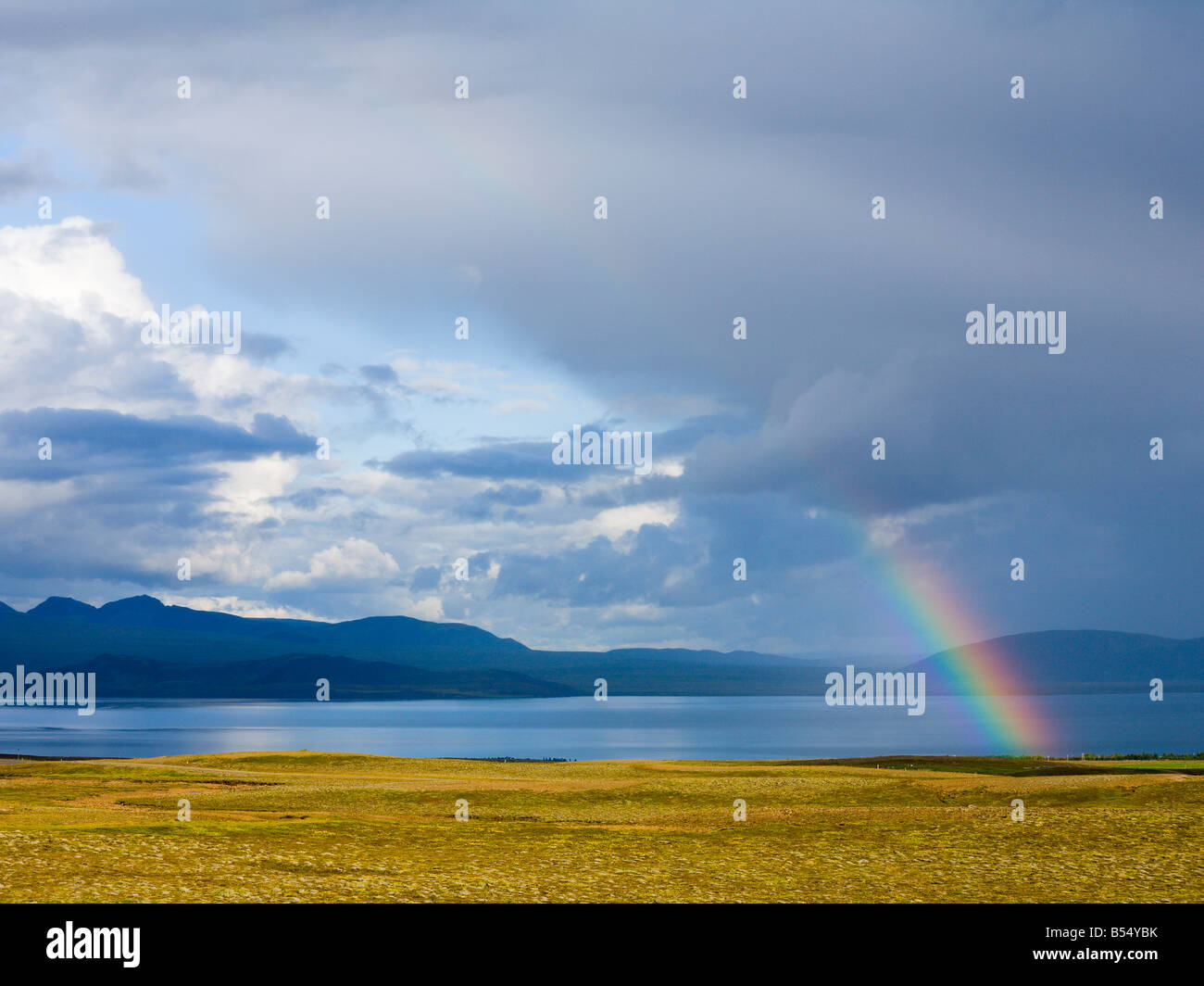 Arc-en-ciel sur le parc national de Þingvellir Islande Suðurland Banque D'Images