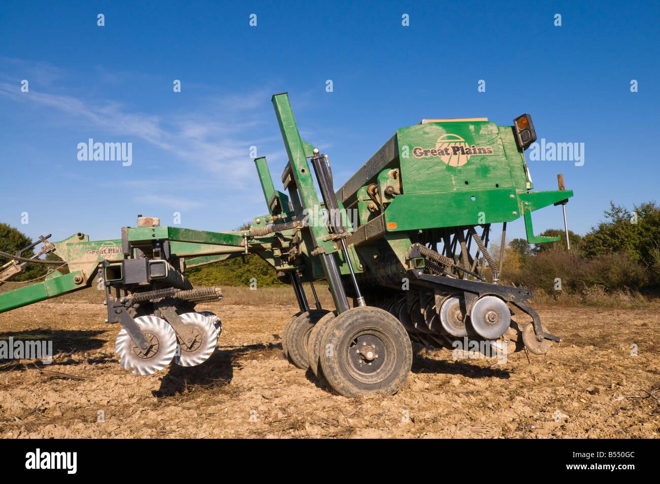 'Great Plains' herse semoir combiné et en position relevée en pivotant, Indre-et-Loire, France. Banque D'Images