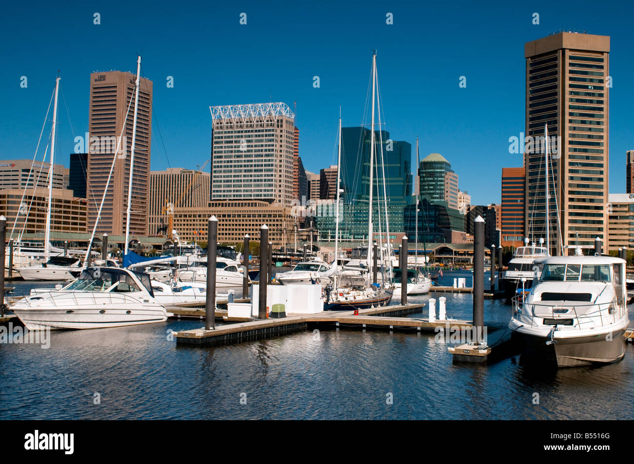 Une vue de la ville de Baltimore Maryland vu de l'arrière-port Banque D'Images