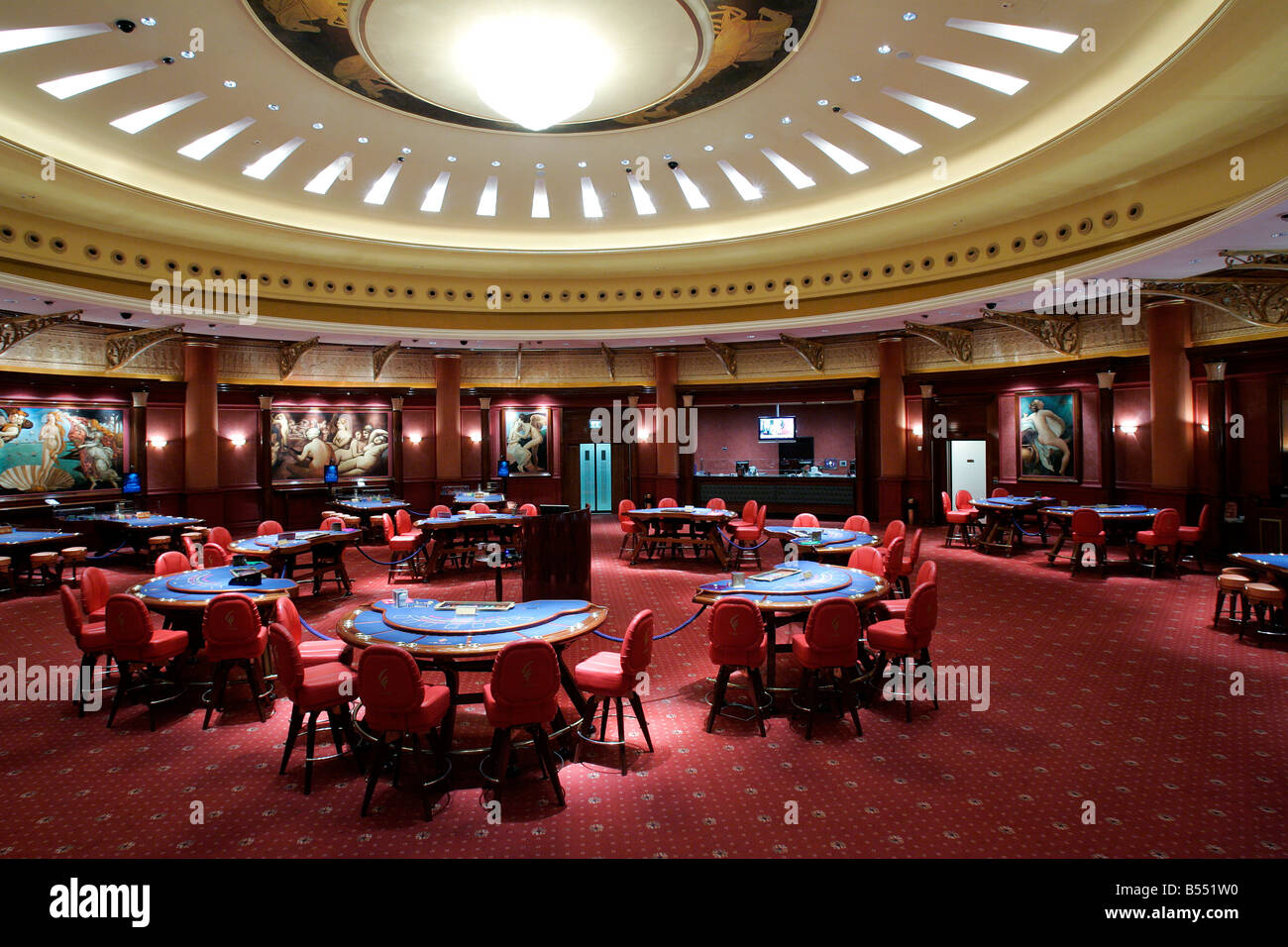 Live casino roulette jeu jouet jeu joueur spin promesse d'argent facile de la toxicomanie livre dollar ball Pari pari Banque D'Images