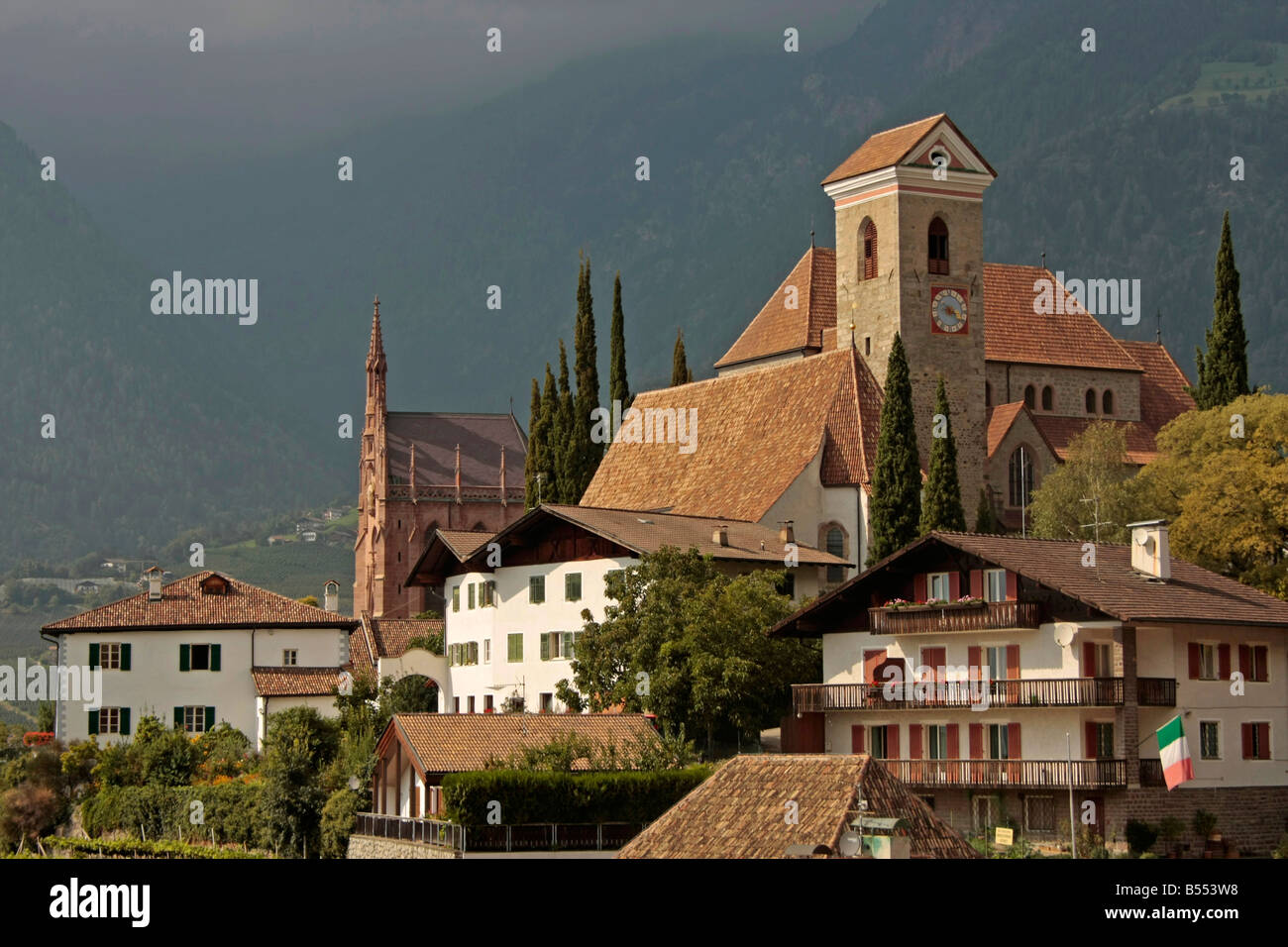 L'église et de mausolée à Schenna près de Merano Italie Tyrol du Sud Banque D'Images