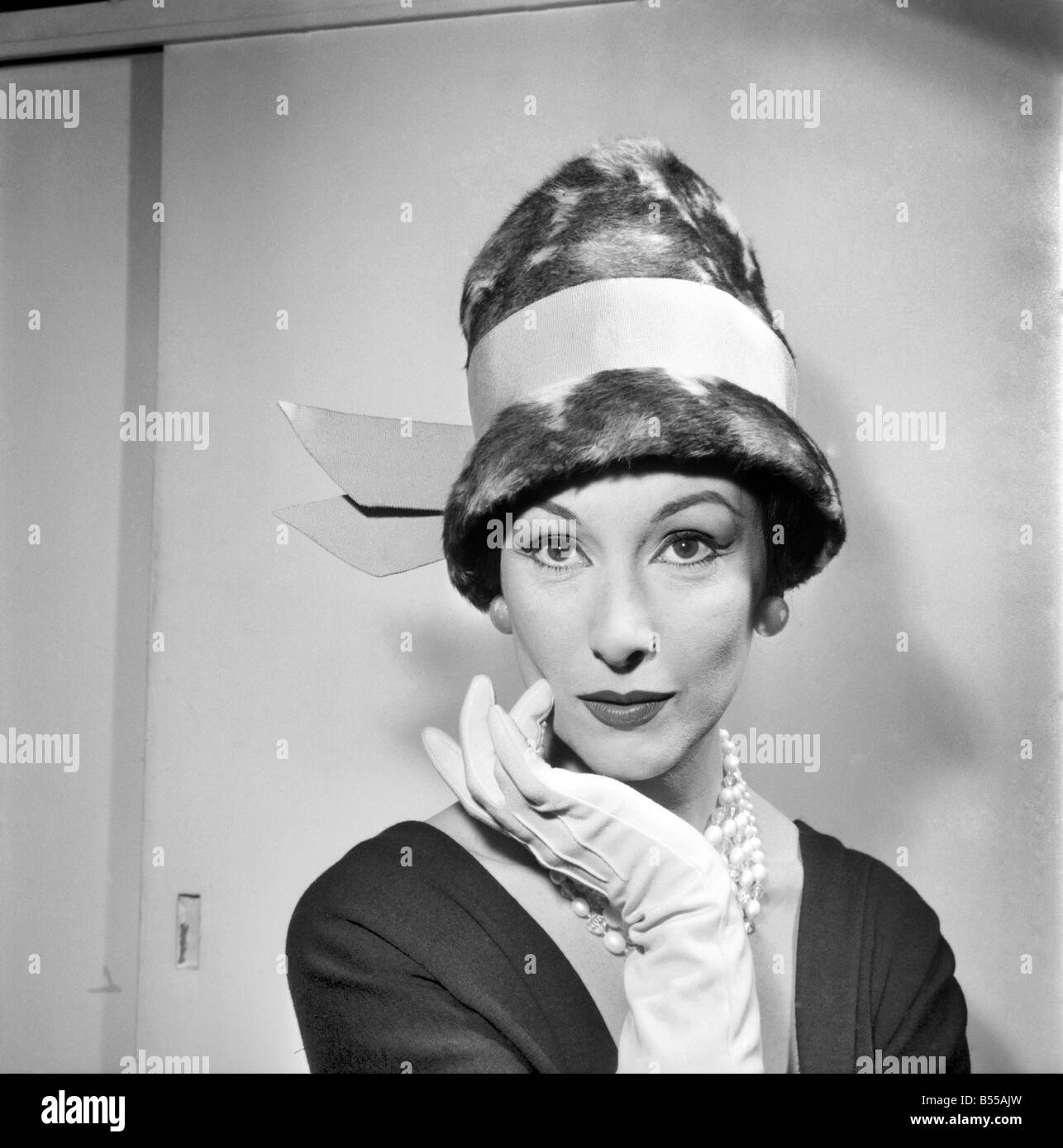 1960 Hat Mode. Juin 1960 M4406 Banque D'Images