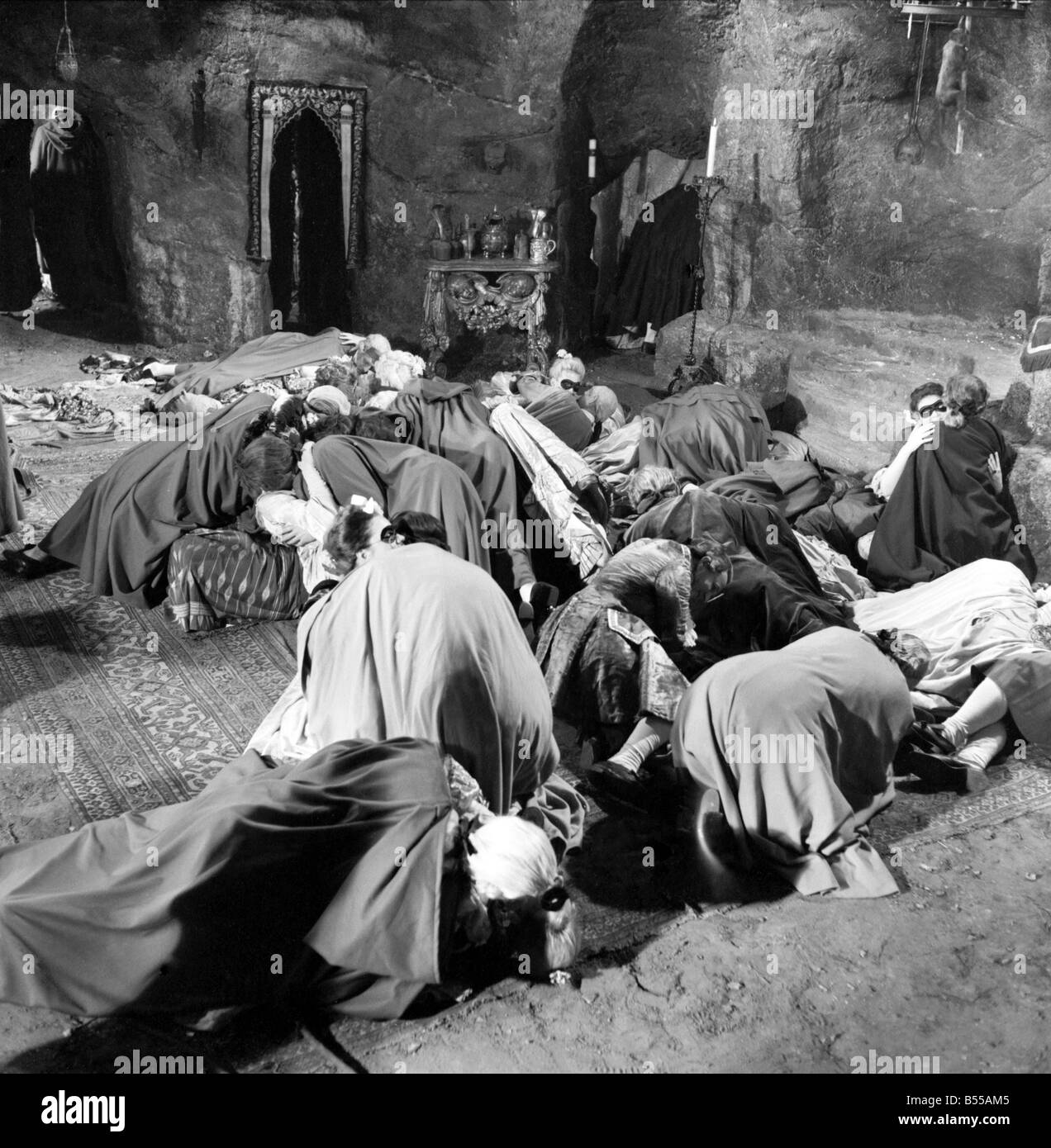 Scène de l'ensemble de la nouvelle Chambre des Hammer Horror film 'Le Club' Hellfire à Pinewood Studio. Juin 1960 M4446-006 Banque D'Images