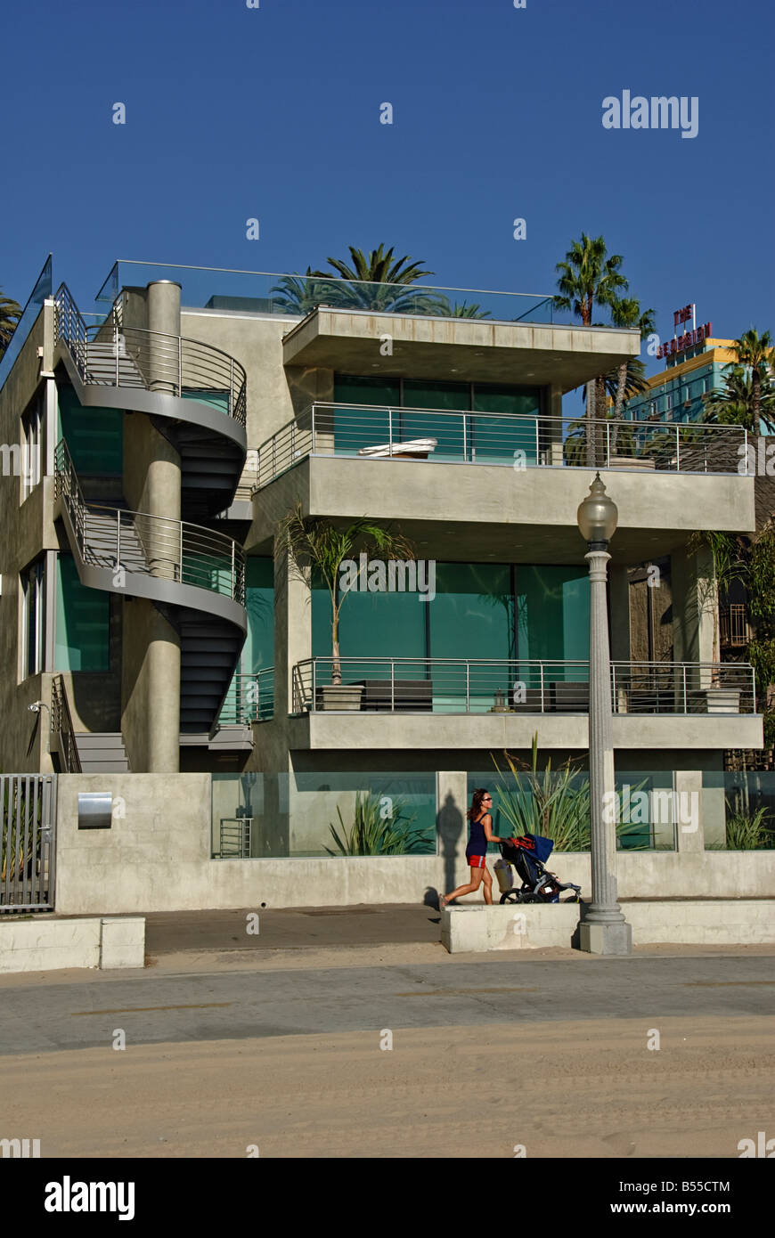 Santa Monica CA 'Luxe' Bay City maisons de Gold Coast au nord de la jetée de Santa Monica, au bord de l'architecture de style moderne mixte Banque D'Images