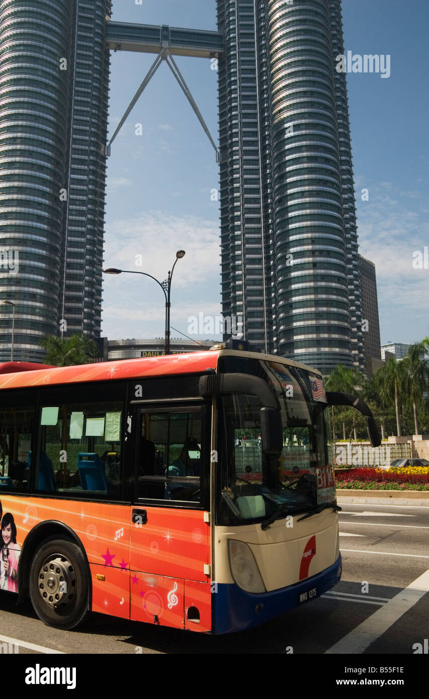 KL Rapide à Bus les Tours Petronas, Kuala Lumpur, Malaisie Banque D'Images