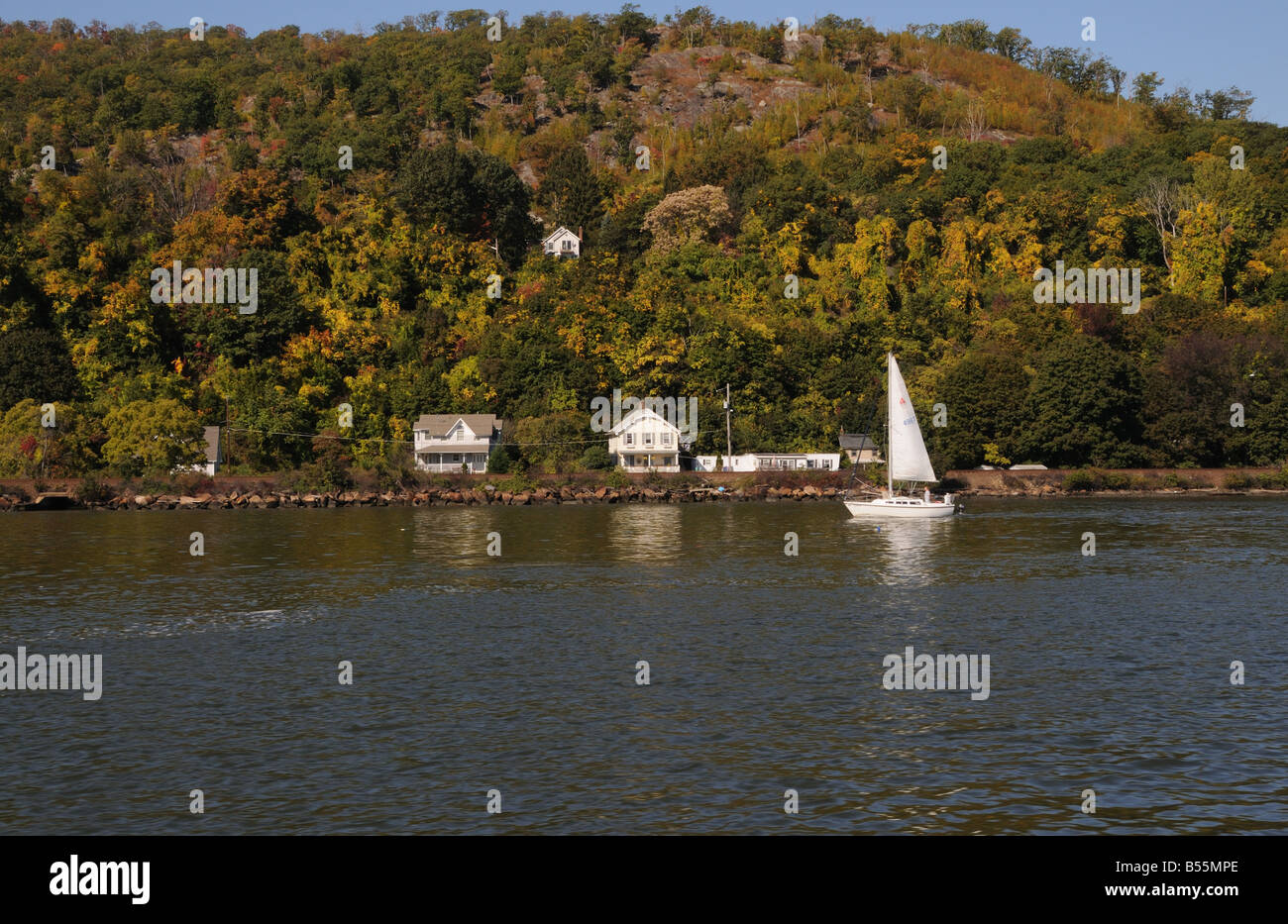 La rivière Hudson près de Bear Mountain pour une journée d'automne. Banque D'Images
