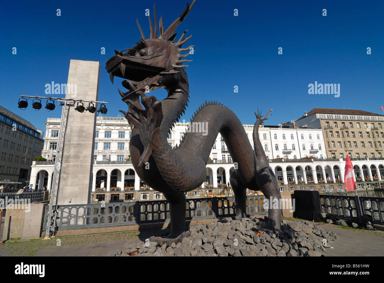 Le dragon de cuivre au cours de la Chine le temps festival 2008 à Hambourg. La statue est de sept mètres de long et cinq mètres de haut. Hambourg est Banque D'Images