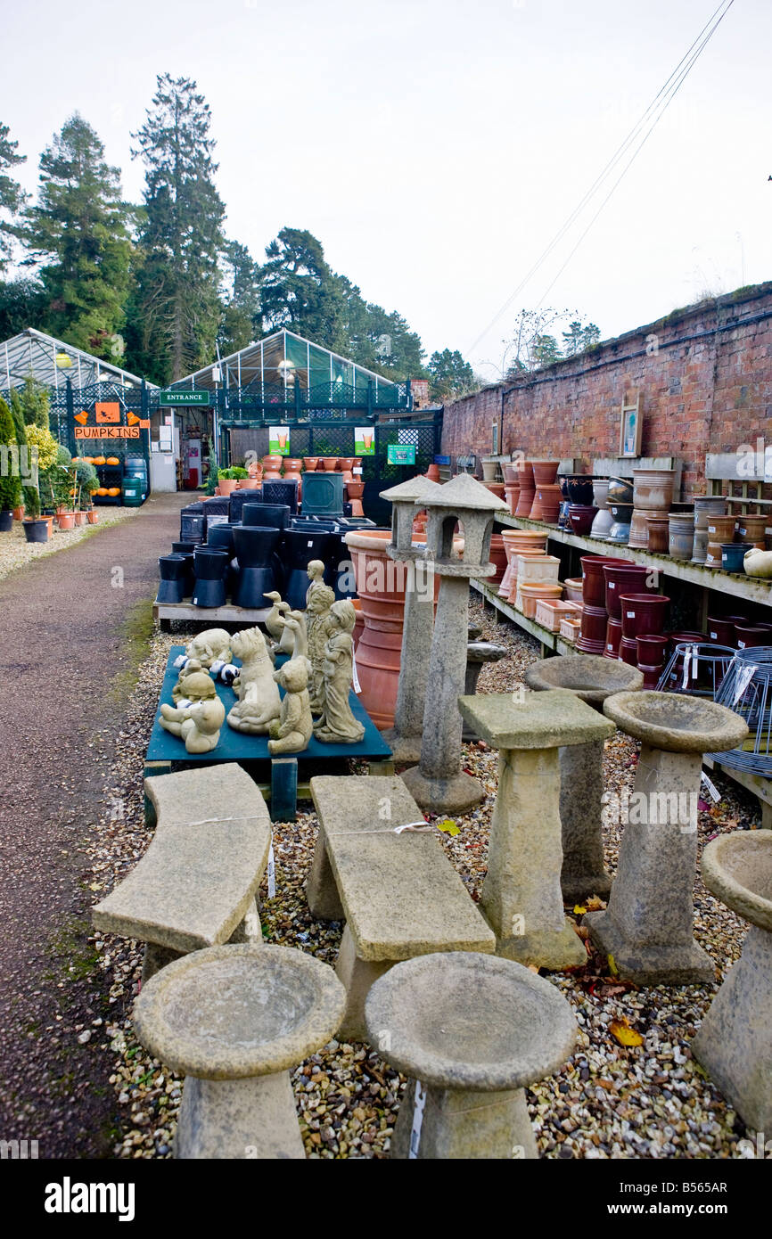 Batsford arboretum centre jardin affichage des produits en béton et en pierre Banque D'Images