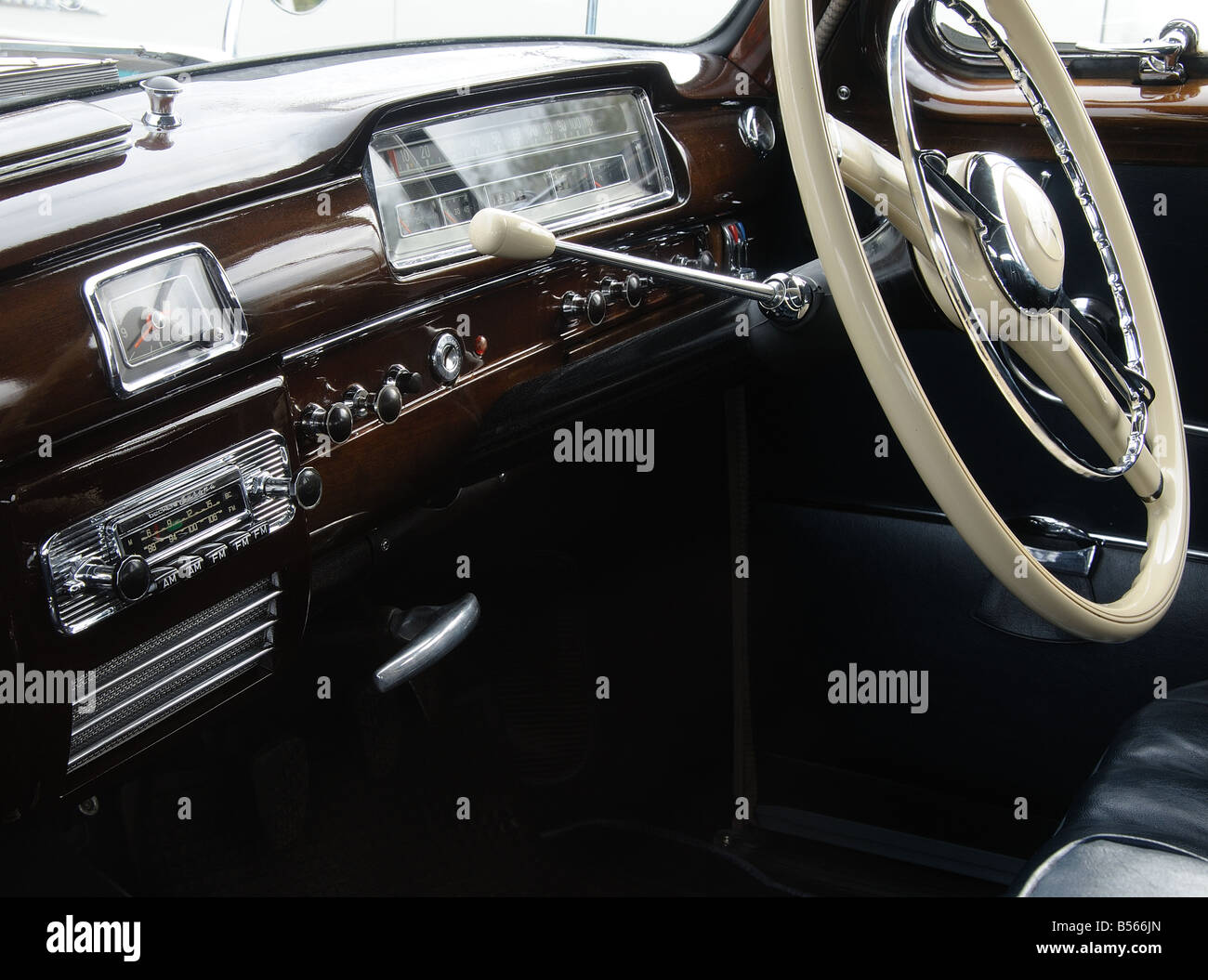 Tableau de bord de voiture Vintage Banque D'Images