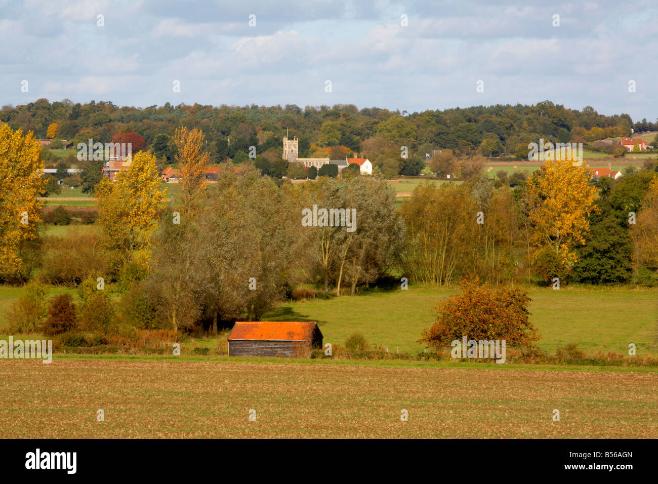 Suffolk Angleterre Essex Dedham Vale Frontières en direction de Stratford à l'église paroissiale de St Mary Automne Stour Valley Banque D'Images