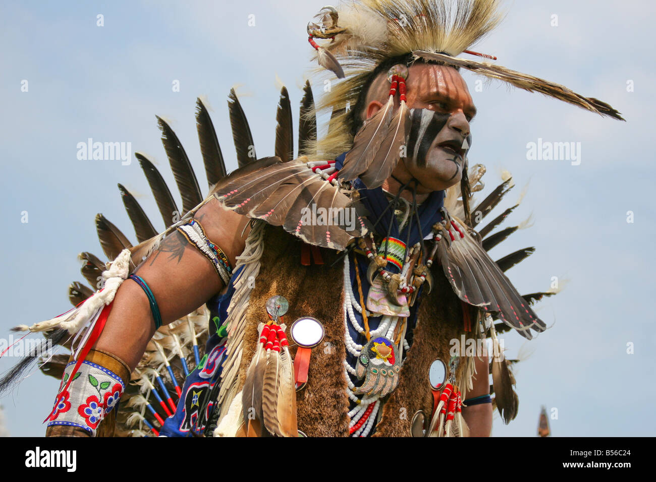 Native American danseur à la 8e Escadre Rouge PowWow de Red Wing Park Virginia Virginia Beach Banque D'Images