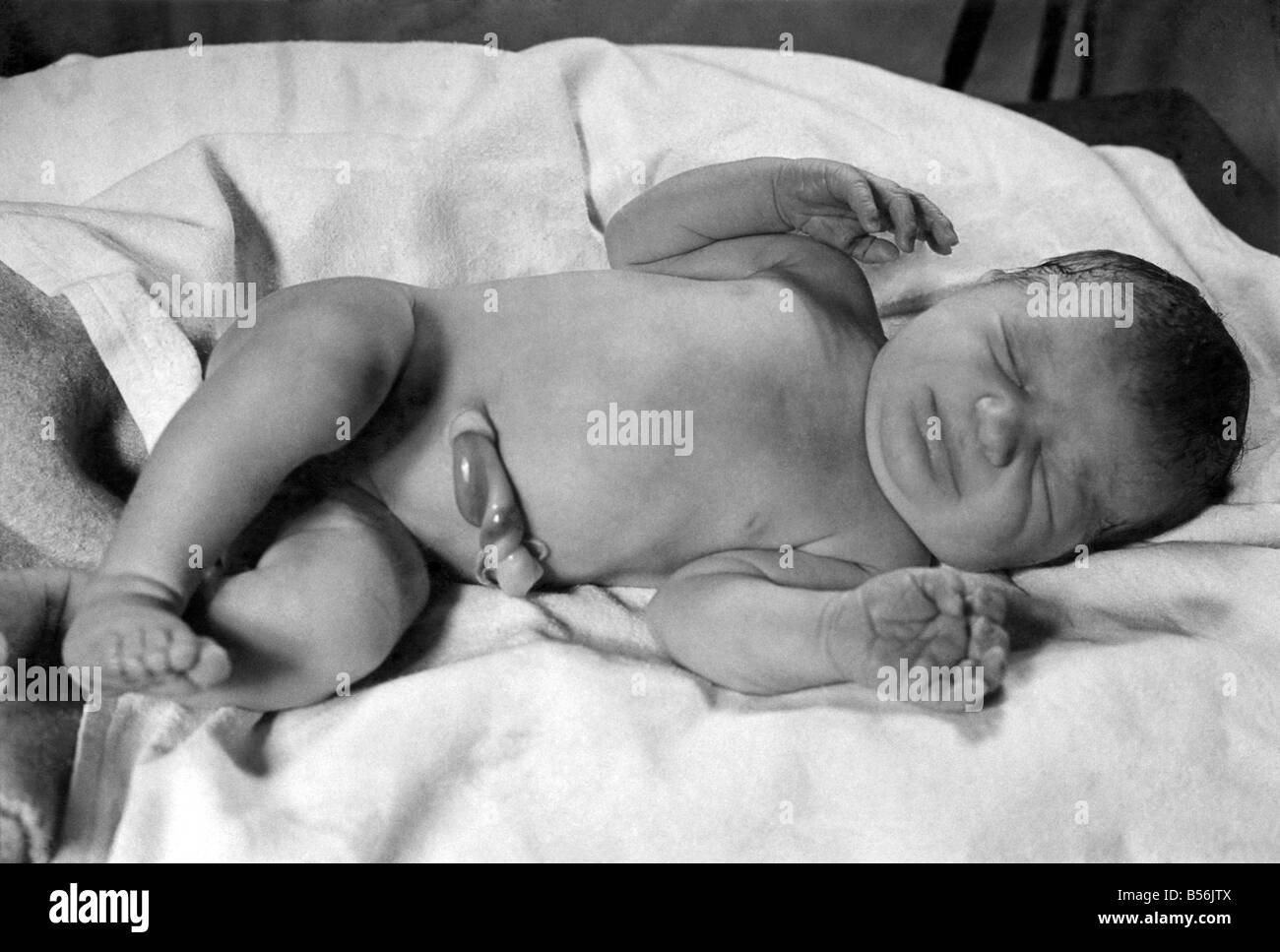 Janet Traylor, 3 minutes après la naissance au Royal Northern Hospital. Juillet 1943 P009100 Banque D'Images