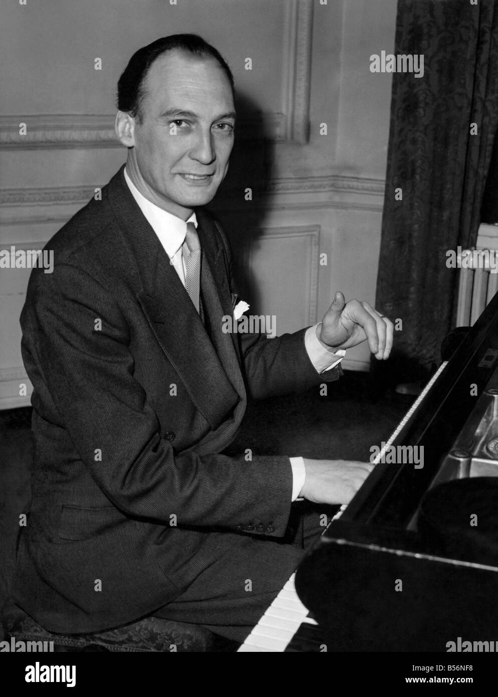 Alberto Semprini à Manchester. Il est de donner un récital de piano au Free Trade Hall demain soir. Avril 1956 P009842 Banque D'Images