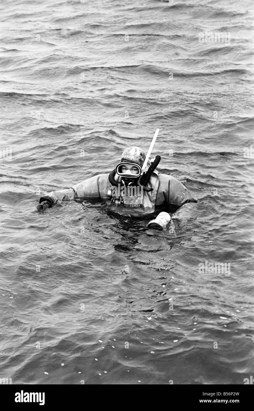 Le sport. La Plongée : plongée photos générique dans un réservoir. Décembre 1969 Z12553-001 Banque D'Images