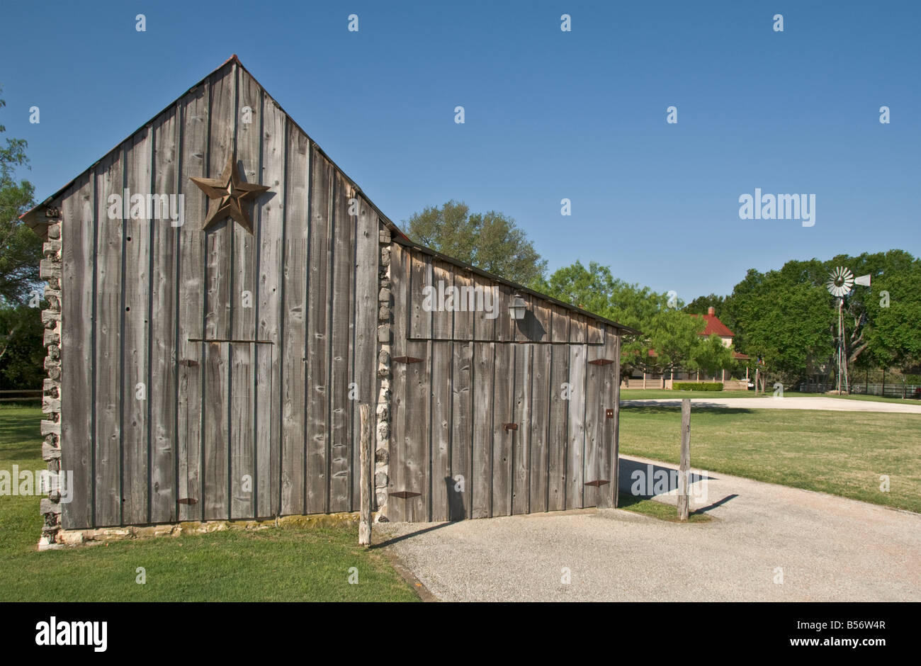 Texas Hill Country pommetier près de Fredericksburg historic pommetier Creek Ranch barn texas star Banque D'Images
