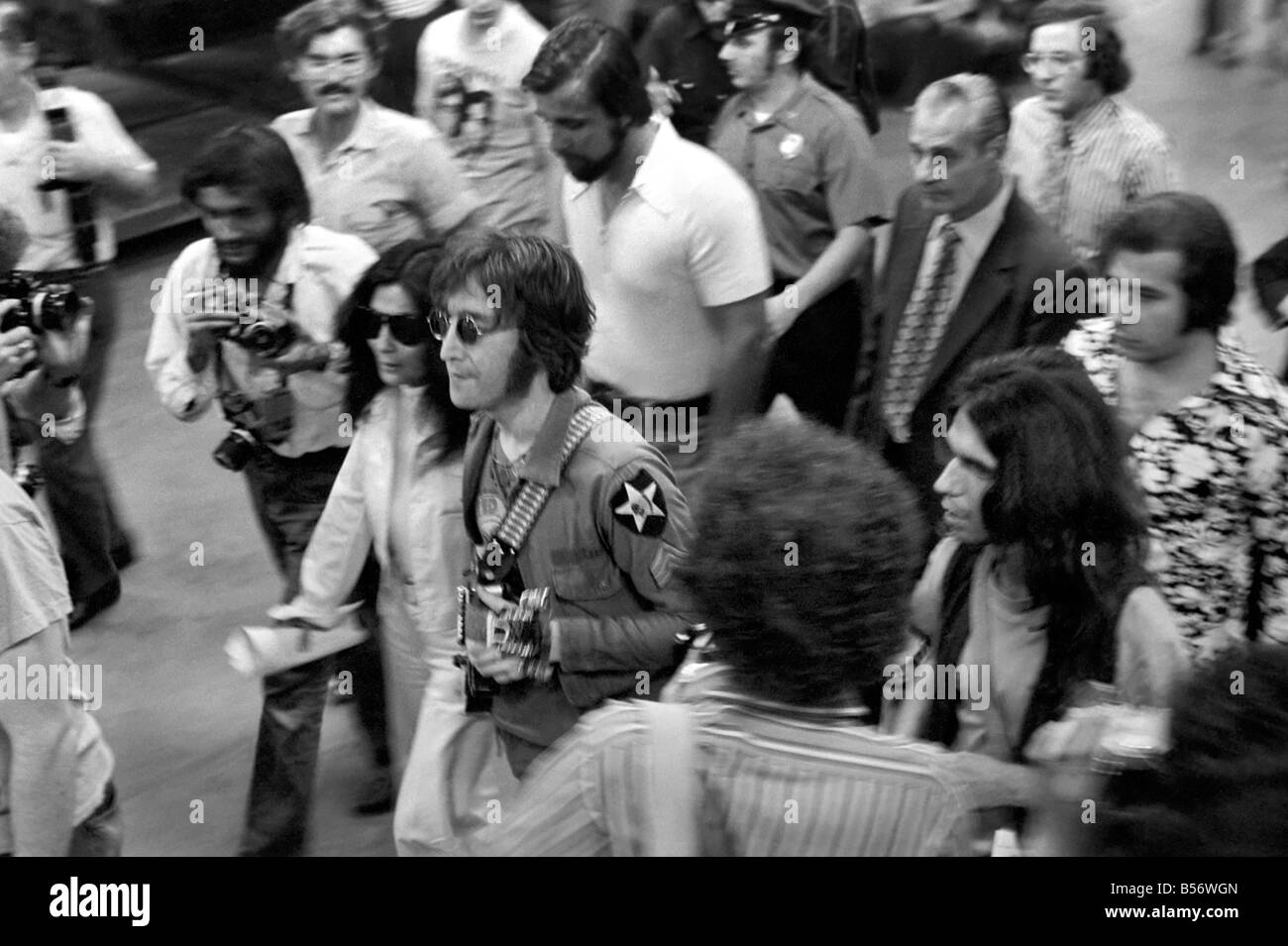 John Lennon et Yoko Ono en concert de charité à New York. Août 1972 72-8526-014 Banque D'Images