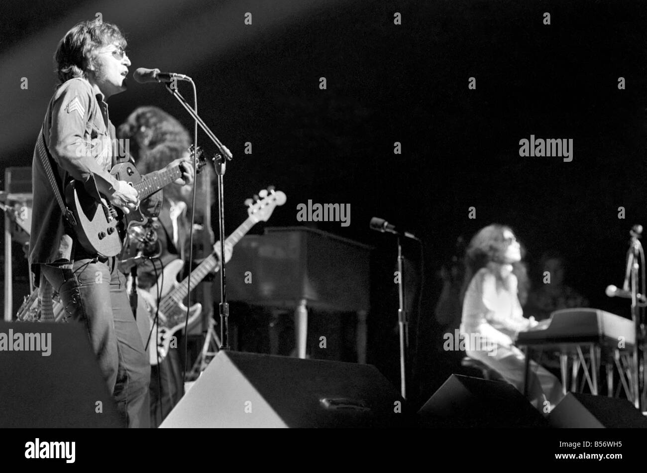 John Lennon et Yoko Ono en concert de charité à New York. Août 1972 72-8526 Banque D'Images